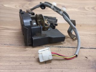 bontott MAZDA 323 Bal hátsó Ajtózár