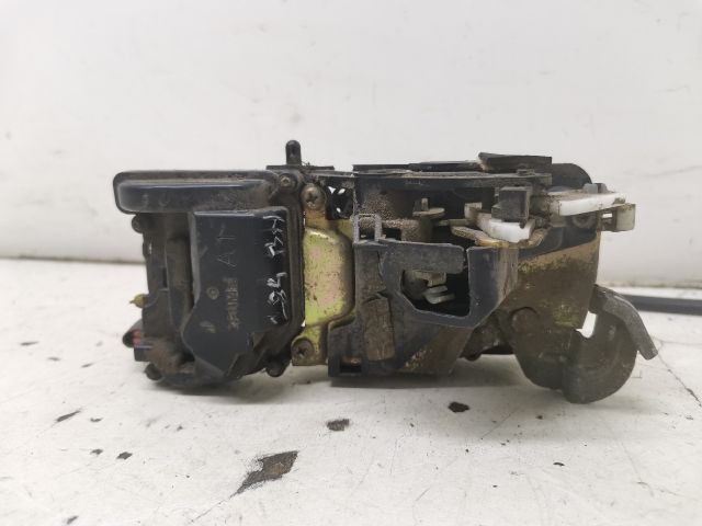 bontott MAZDA 323 Bal hátsó Ajtózár