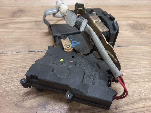 bontott MAZDA 323 Bal hátsó Ajtózár