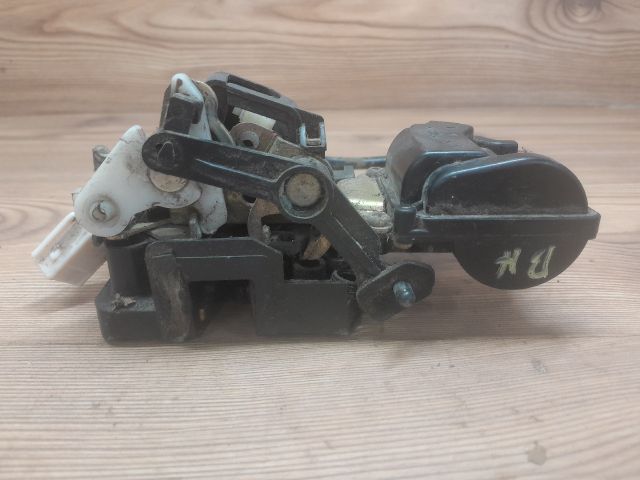 bontott MAZDA 323 Bal hátsó Ajtózár