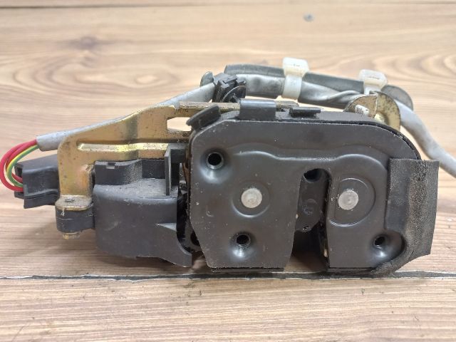 bontott MAZDA 323 Bal hátsó Ajtózár