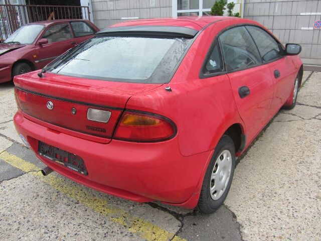 bontott MAZDA 323 Bal hátsó Alsó Zsanér