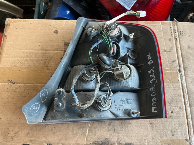 bontott MAZDA 323 Bal Hátsó Lámpa