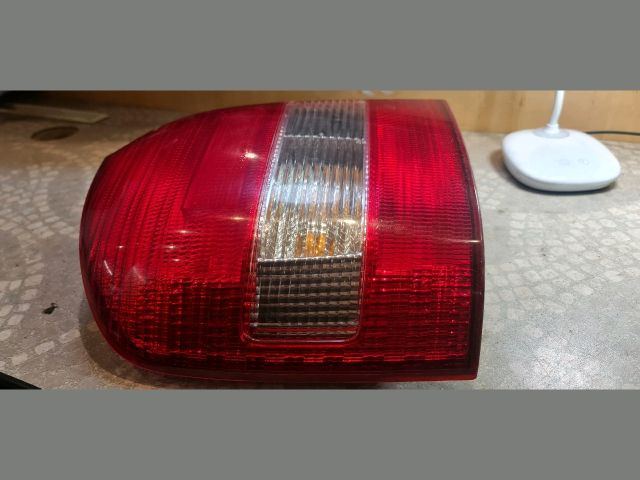 bontott MAZDA 323 Bal Hátsó Lámpa