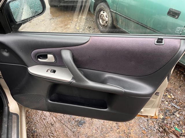 bontott MAZDA 323 Bal Napellenző