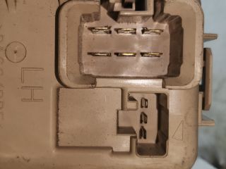 bontott MAZDA 323 Biztosítéktábla Utastér