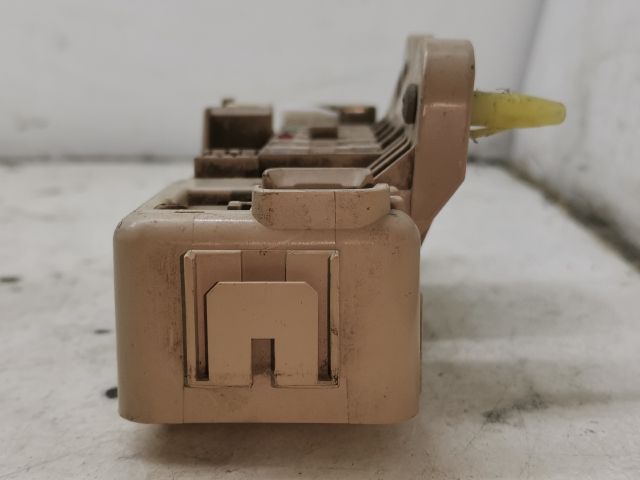 bontott MAZDA 323 Biztosítéktábla Utastér