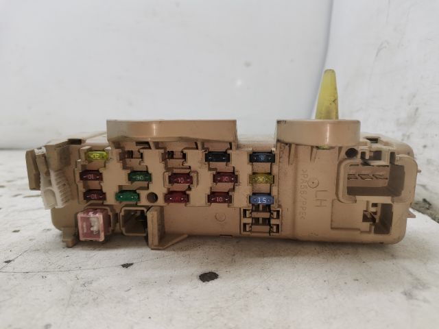 bontott MAZDA 323 Biztosítéktábla Utastér