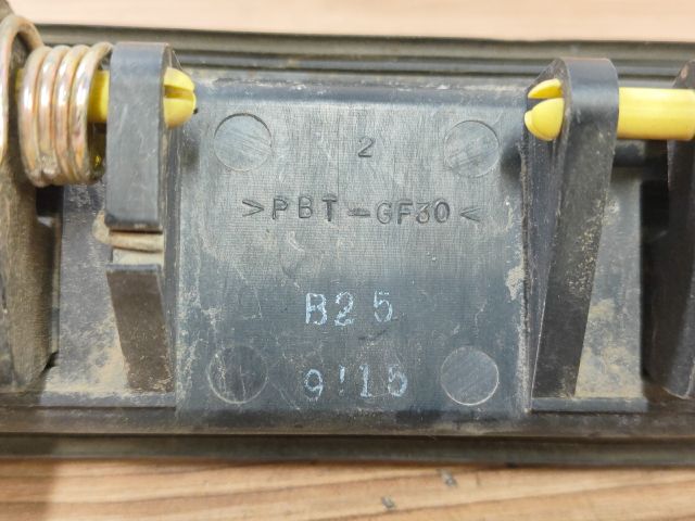 bontott MAZDA 323 Csomagtér Nyitó Kar / Gomb