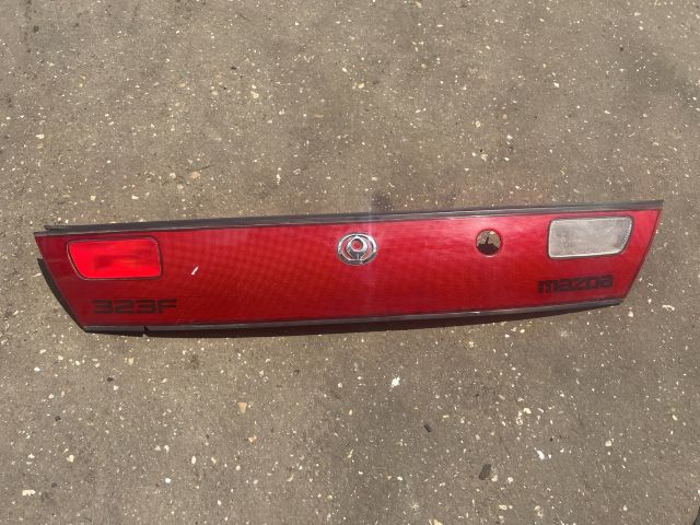 bontott MAZDA 323 Csomagtérajtó Díszléc