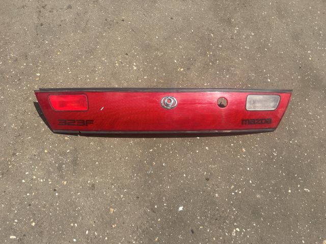 bontott MAZDA 323 Csomagtérajtó Díszléc