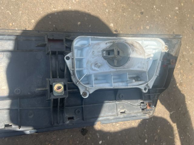 bontott MAZDA 323 Csomagtérajtó Díszléc