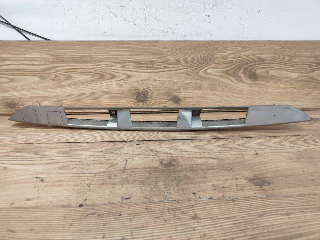 bontott MAZDA 323 Csomagtérajtó Díszléc