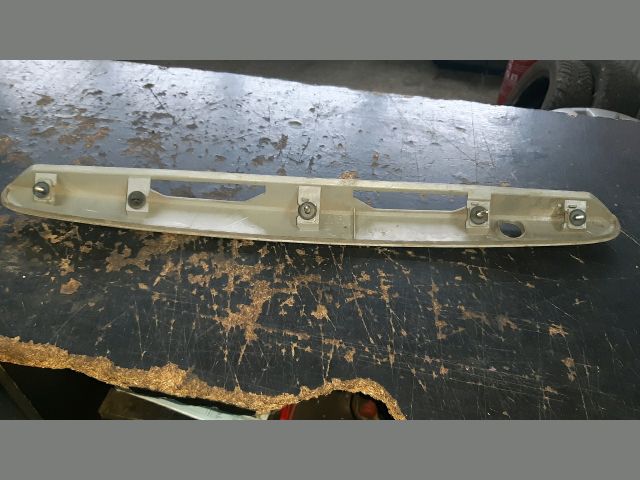 bontott MAZDA 323 Csomagtérajtó Díszléc