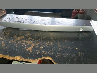 bontott MAZDA 323 Csomagtérajtó Díszléc