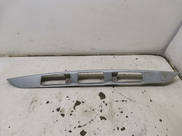 bontott MAZDA 323 Csomagtérajtó Díszléc