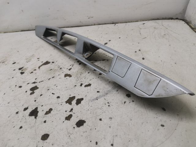 bontott MAZDA 323 Csomagtérajtó Díszléc