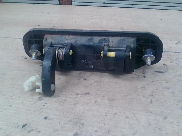 bontott MAZDA 323 Csomagtérajtó Kilincs