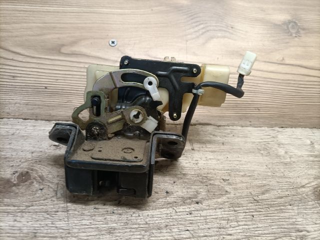 bontott MAZDA 323 Csomagtérajtó Zárszerkezet