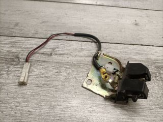 bontott MAZDA 323 Csomagtérajtó Zárszerkezet