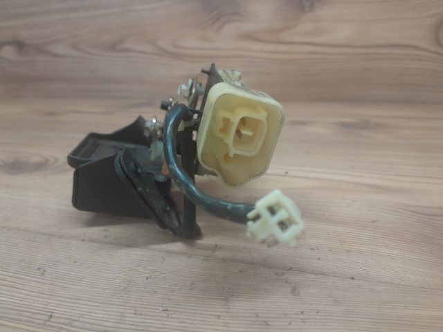 bontott MAZDA 323 Csomagtérajtó Zárszerkezet