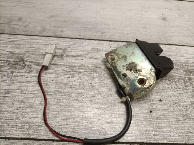 bontott MAZDA 323 Csomagtérajtó Zárszerkezet