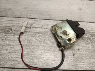 bontott MAZDA 323 Csomagtérajtó Zárszerkezet