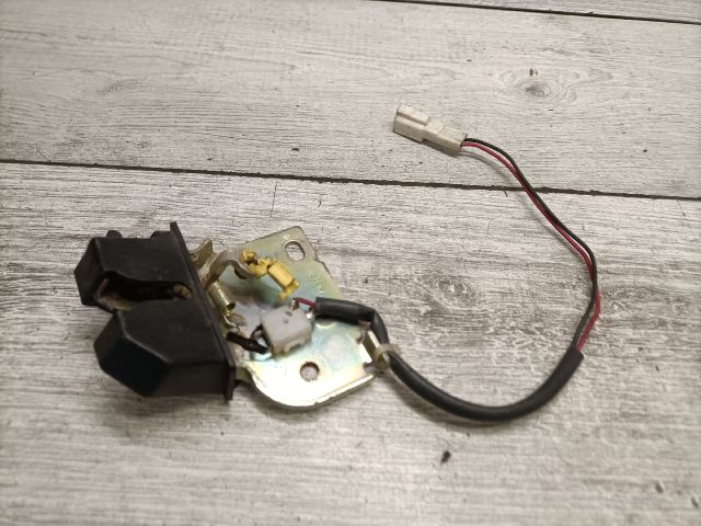 bontott MAZDA 323 Csomagtérajtó Zárszerkezet