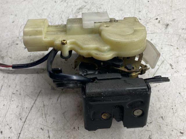 bontott MAZDA 323 Csomagtérajtó Zárszerkezet