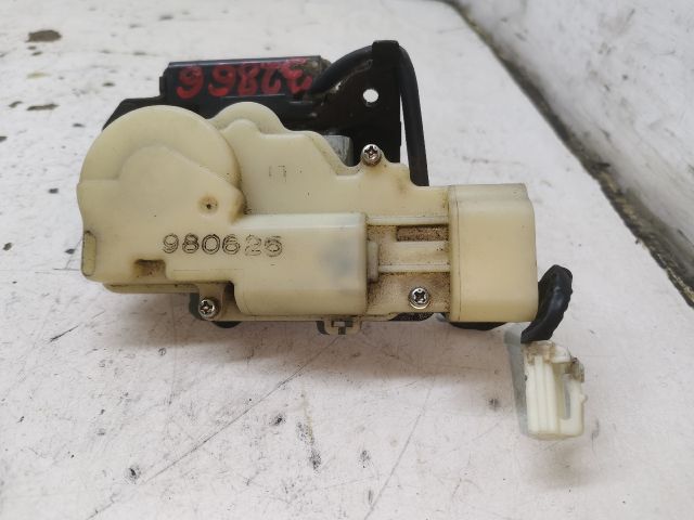 bontott MAZDA 323 Csomagtérajtó Zárszerkezet