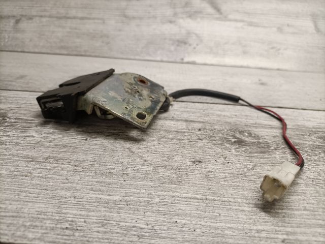 bontott MAZDA 323 Csomagtérajtó Zárszerkezet