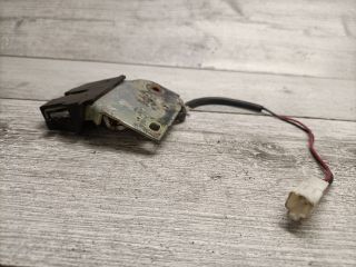 bontott MAZDA 323 Csomagtérajtó Zárszerkezet