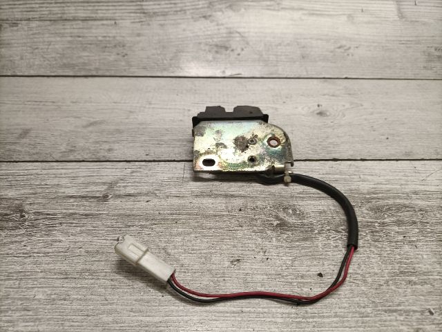 bontott MAZDA 323 Csomagtérajtó Zárszerkezet