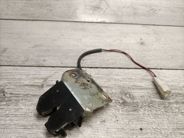 bontott MAZDA 323 Csomagtérajtó Zárszerkezet