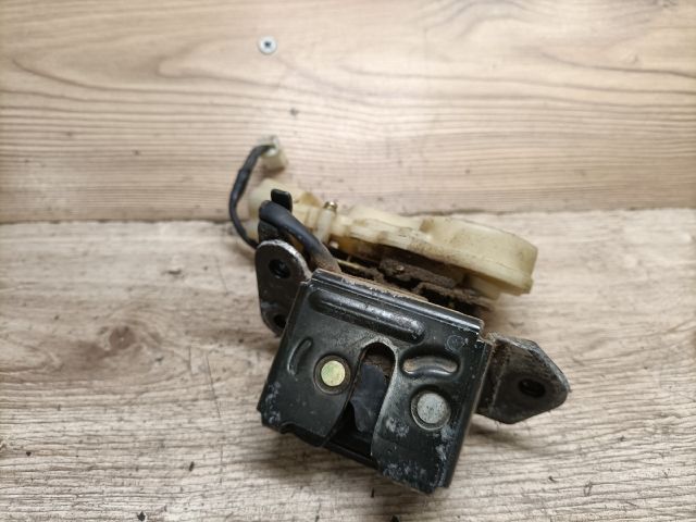 bontott MAZDA 323 Csomagtérajtó Zárszerkezet