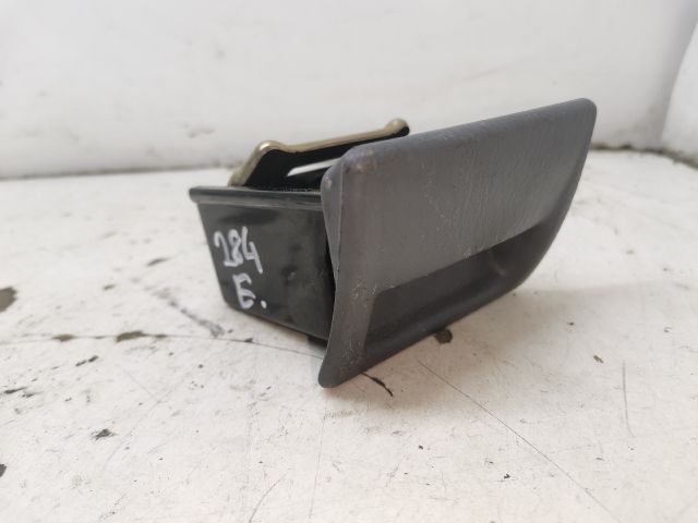 bontott MAZDA 323 Első Hamutartó