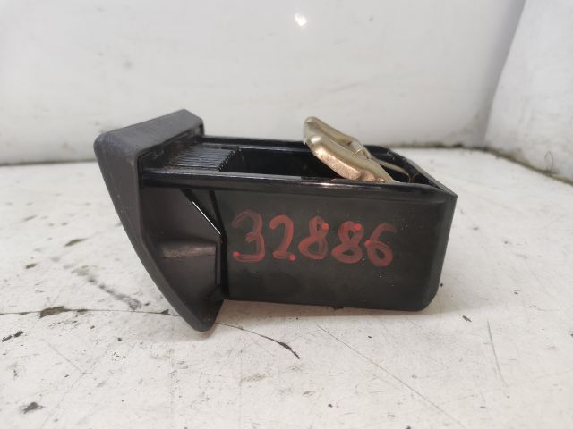 bontott MAZDA 323 Első Hamutartó