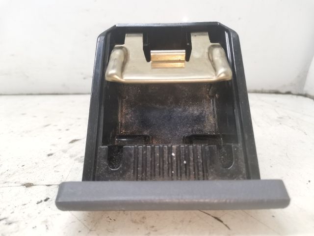 bontott MAZDA 323 Első Hamutartó