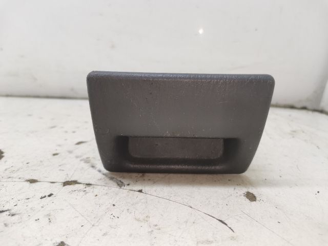 bontott MAZDA 323 Első Hamutartó