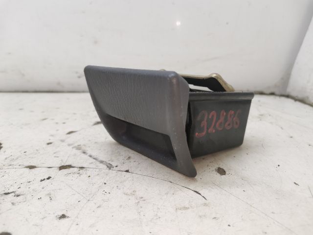 bontott MAZDA 323 Első Hamutartó