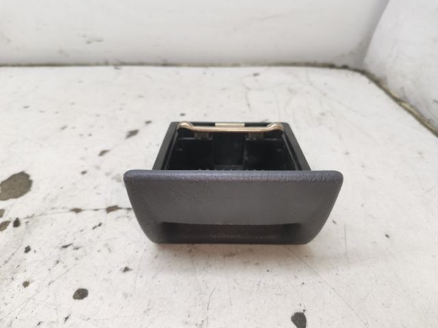 bontott MAZDA 323 Első Hamutartó