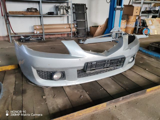 bontott MAZDA 323 Első Lökhárító (Részeivel)