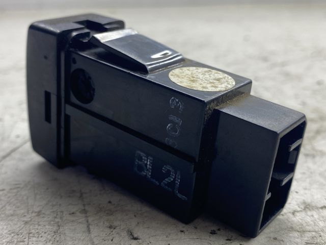 bontott MAZDA 323 Fényszórómagasság Állító Kapcsoló