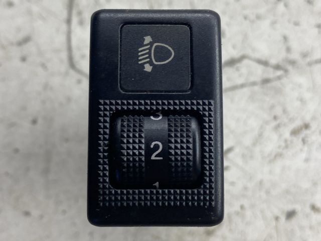 bontott MAZDA 323 Fényszórómagasság Állító Kapcsoló