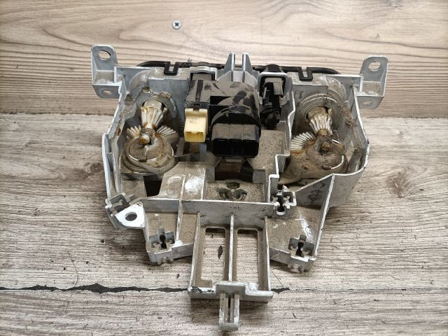 bontott MAZDA 323 Fűtéskapcsoló (Nem klímás)