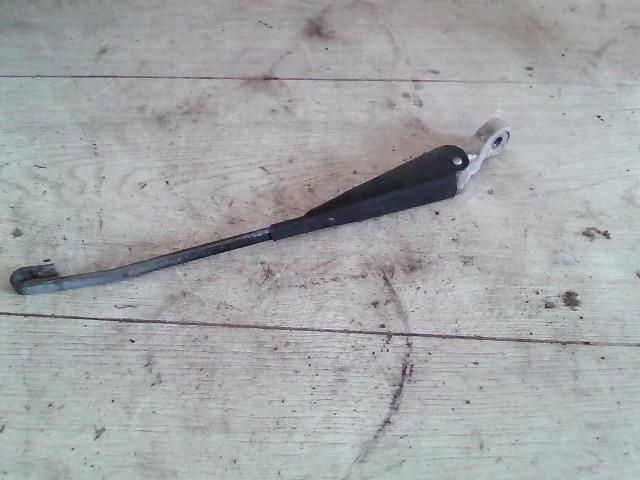 bontott MAZDA 323 Hátsó Ablaktörlő Kar