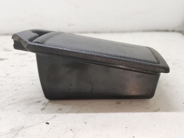 bontott MAZDA 323 Hátsó Hamutartó