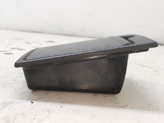 bontott MAZDA 323 Hátsó Hamutartó