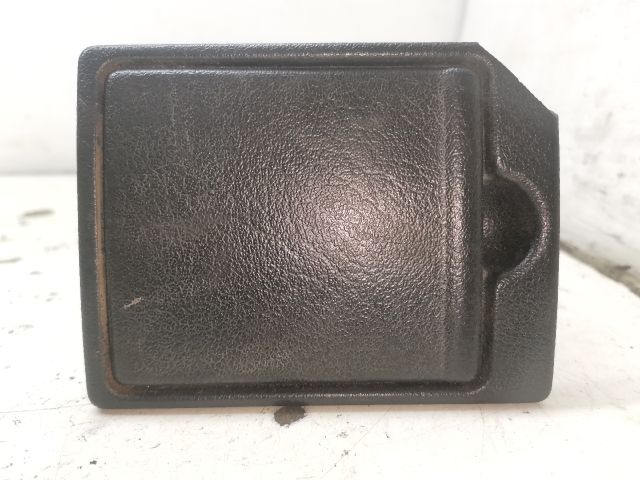 bontott MAZDA 323 Hátsó Hamutartó