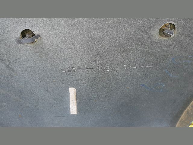 bontott MAZDA 323 Hátsó Lökhárító (Üresen)